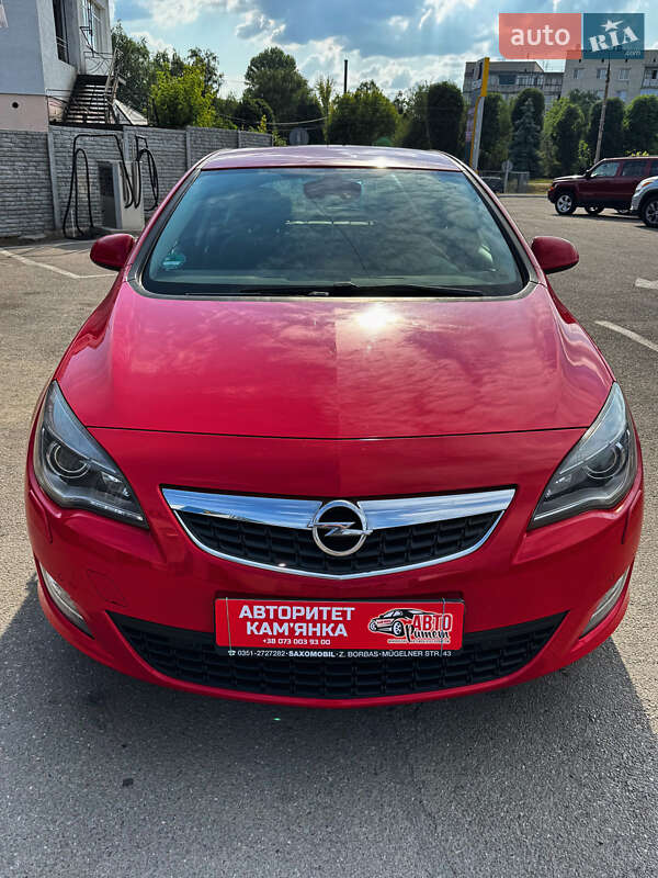 Хэтчбек Opel Astra 2011 в Каменке