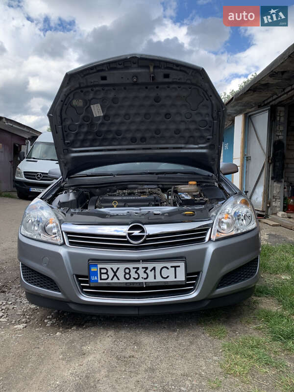 Универсал Opel Astra 2009 в Житомире