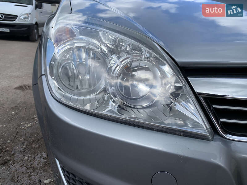 Универсал Opel Astra 2009 в Житомире