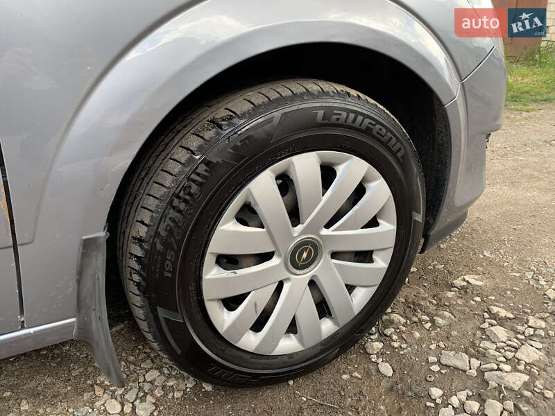 Универсал Opel Astra 2009 в Житомире