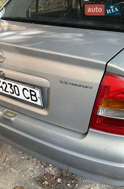 Седан Opel Astra 2006 в 