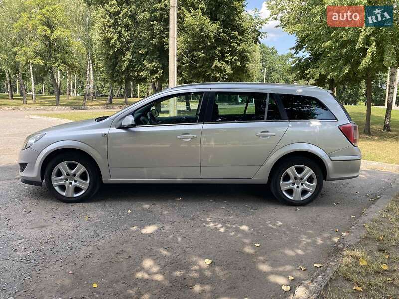 Универсал Opel Astra 2011 в Сумах