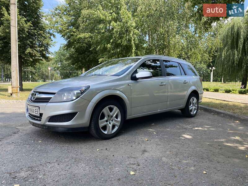 Универсал Opel Astra 2011 в Сумах