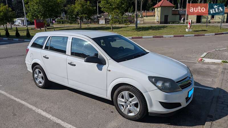 Opel Astra 2011
