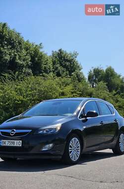 Хэтчбек Opel Astra 2011 в Ровно