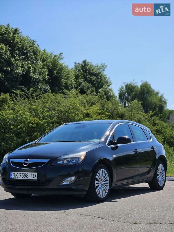 Opel Astra 2011
