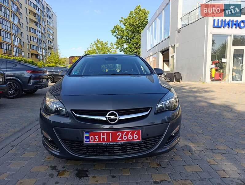 Универсал Opel Astra 2015 в Львове