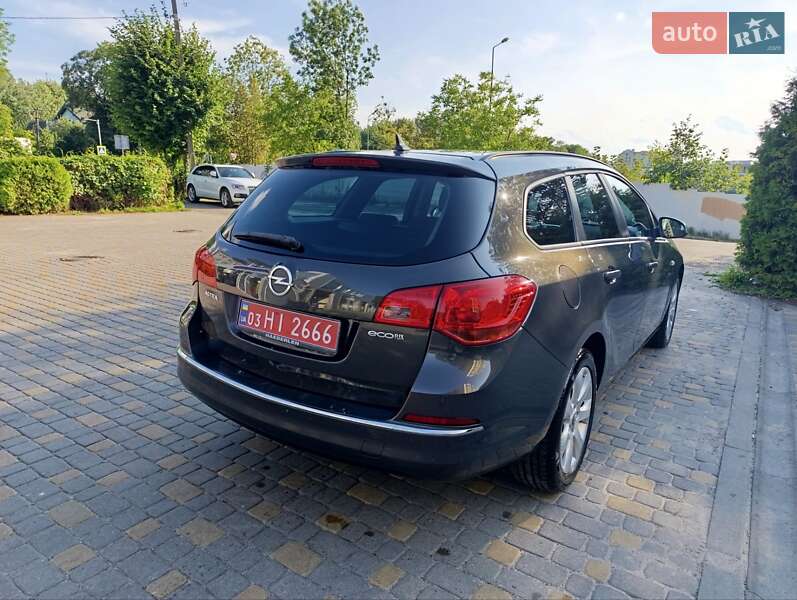 Универсал Opel Astra 2015 в Львове