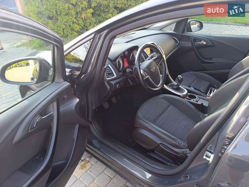 Универсал Opel Astra 2015 в Львове