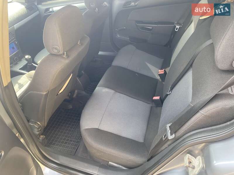 Универсал Opel Astra 2004 в Черновцах