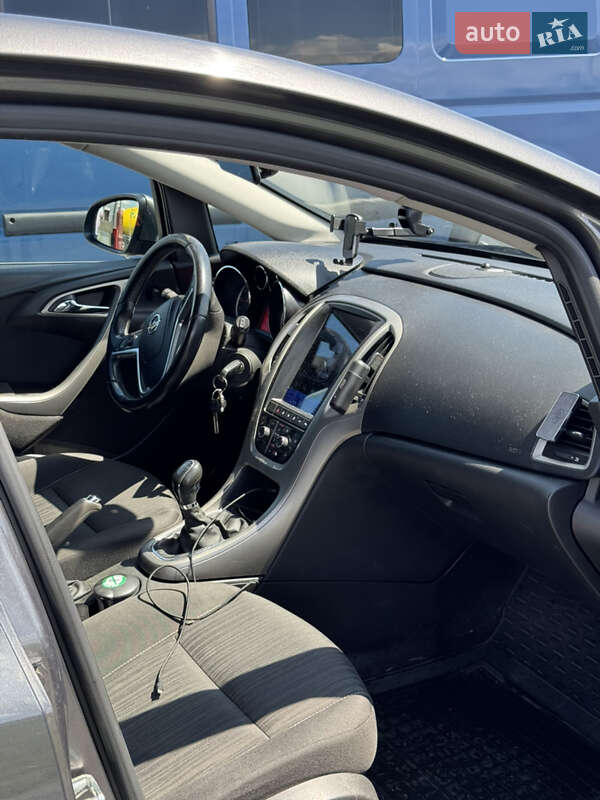 Хэтчбек Opel Astra 2010 в Черновцах