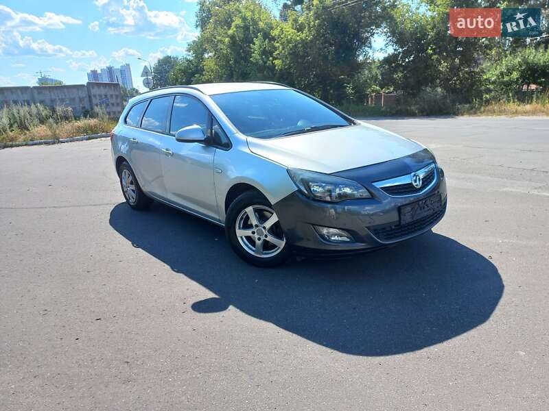 Opel Astra 2011