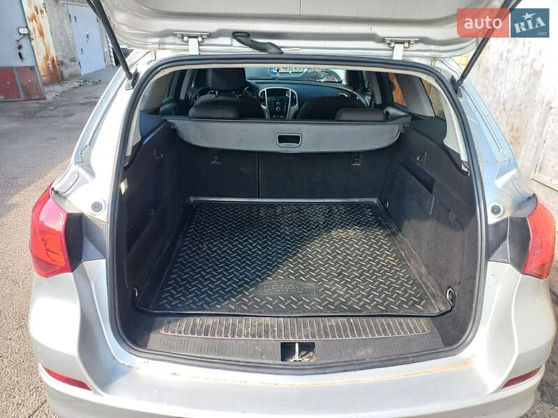 Универсал Opel Astra 2011 в Киеве