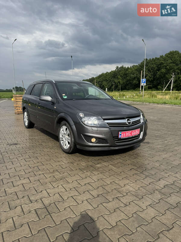 Универсал Opel Astra 2009 в Луцке