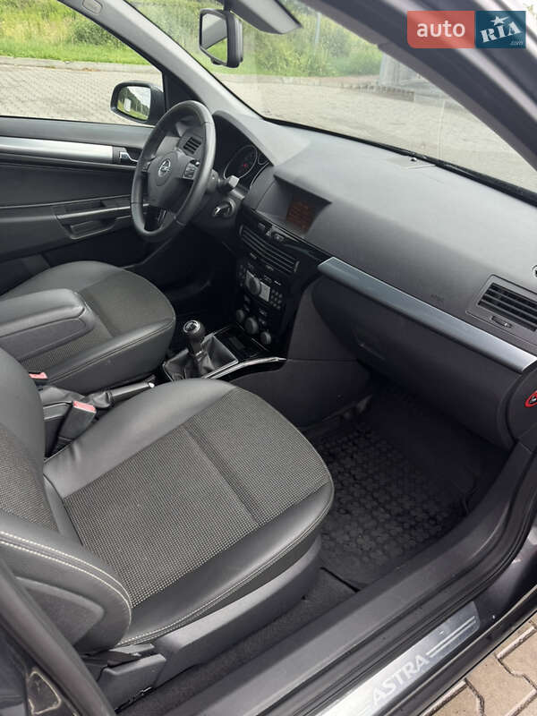 Универсал Opel Astra 2009 в Луцке