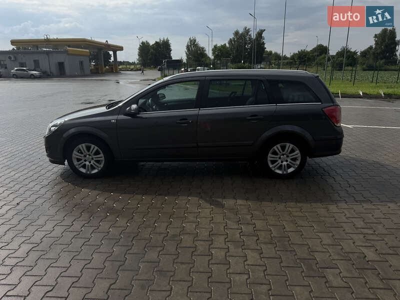 Универсал Opel Astra 2009 в Луцке