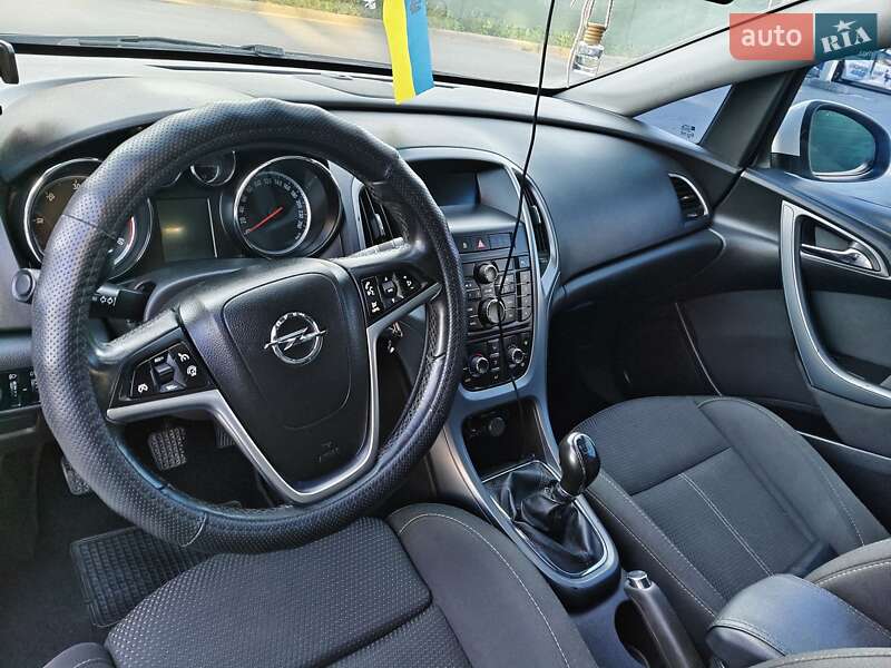 Универсал Opel Astra 2012 в Киеве