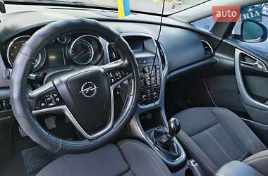 Универсал Opel Astra 2012 в 