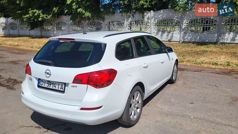 Універсал Opel Astra 2012 в Новопокровці