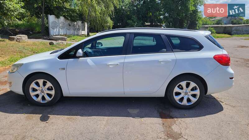 Універсал Opel Astra 2012 в Новопокровці