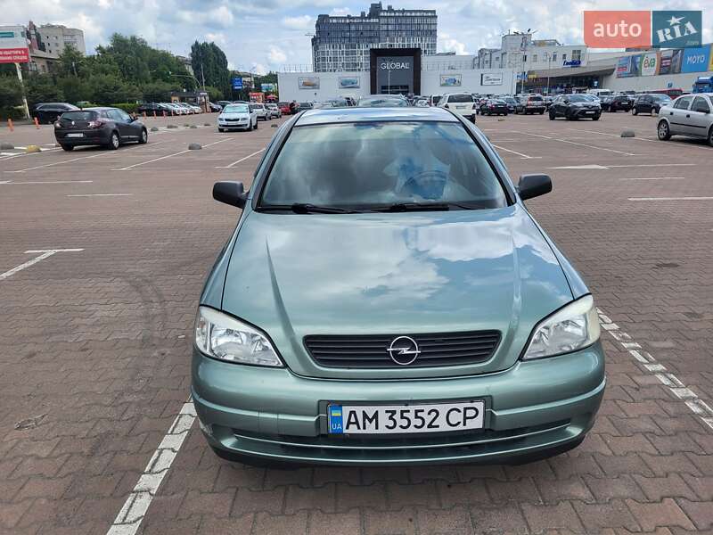 Седан Opel Astra 2007 в 