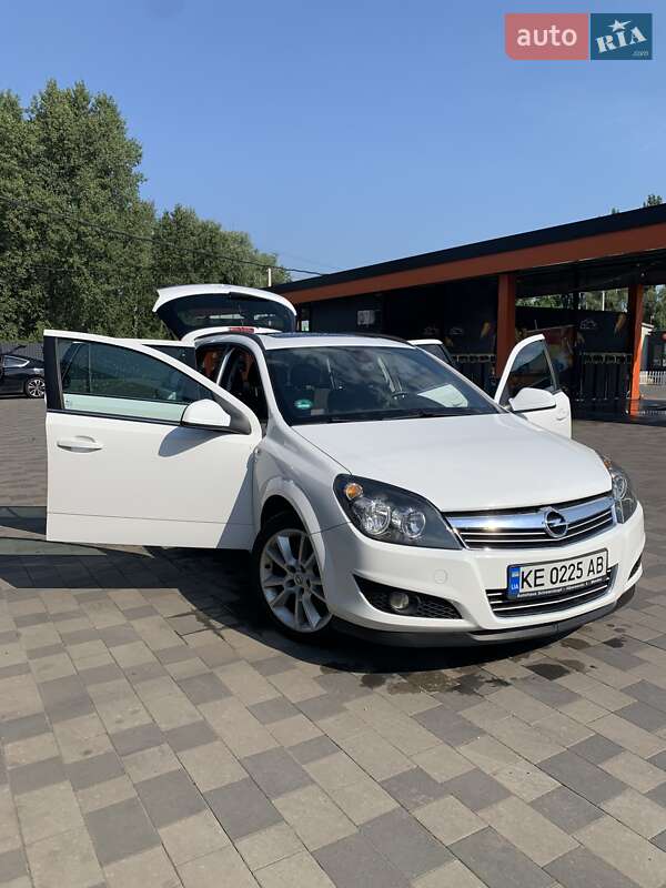 Универсал Opel Astra 2010 в Павлограде