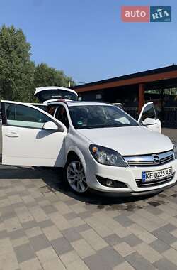Универсал Opel Astra 2010 в 