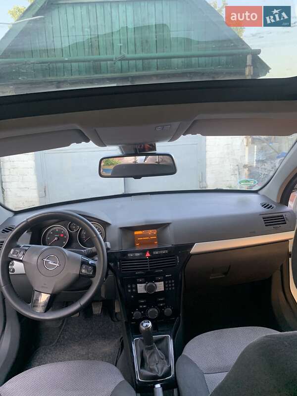 Универсал Opel Astra 2010 в Павлограде