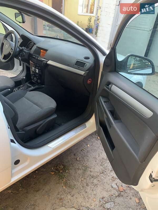 Универсал Opel Astra 2010 в Павлограде
