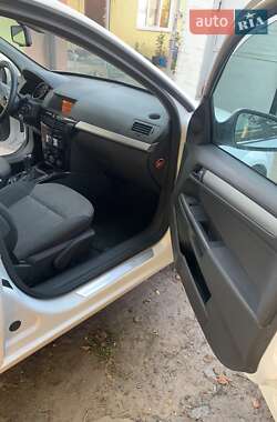 Универсал Opel Astra 2010 в 