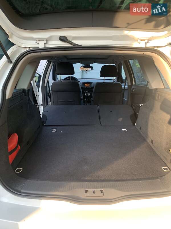 Универсал Opel Astra 2010 в Павлограде