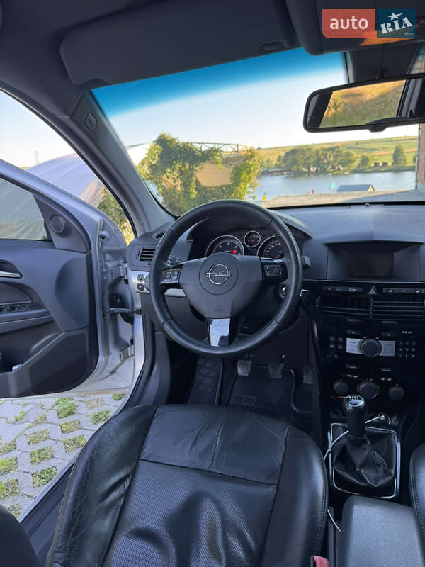 Универсал Opel Astra 2008 в Черновцах