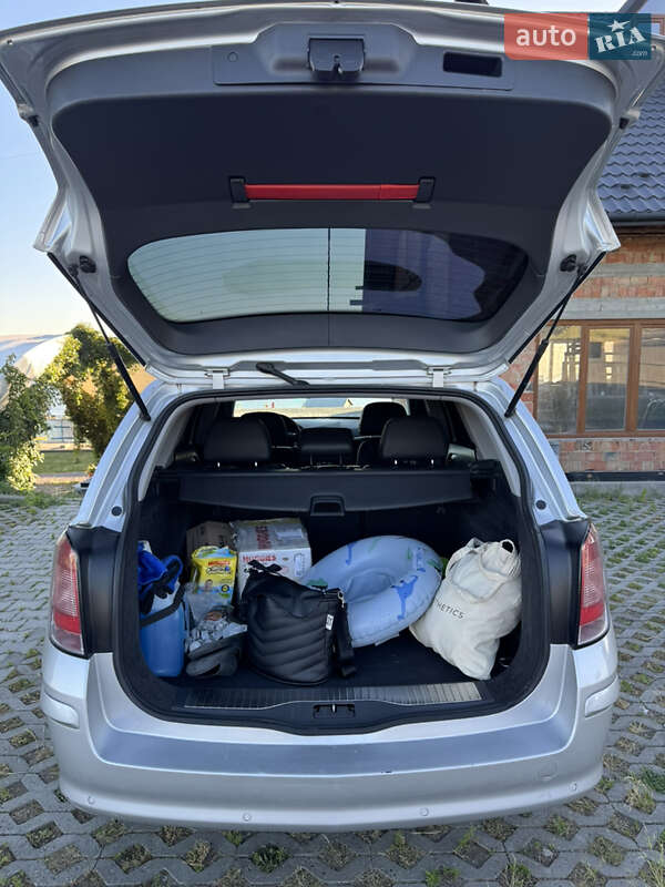 Универсал Opel Astra 2008 в Черновцах