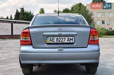Седан Opel Astra 2004 в 