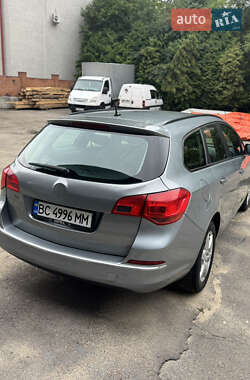 Универсал Opel Astra 2013 в 
