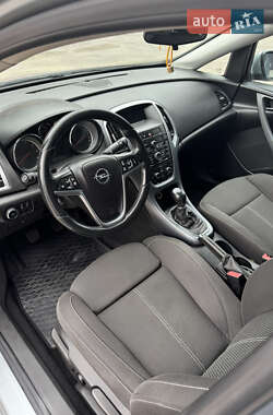 Универсал Opel Astra 2013 в 