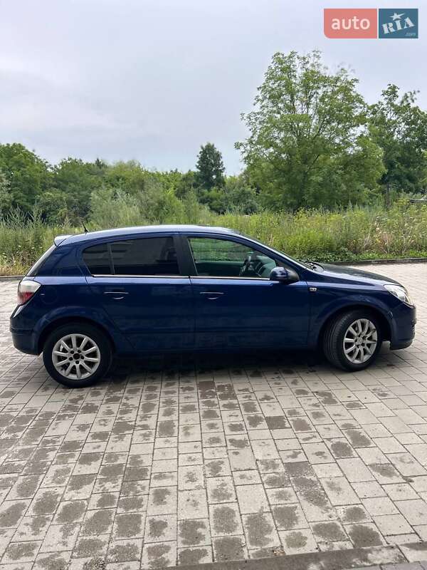 Хэтчбек Opel Astra 2004 в Ивано-Франковске