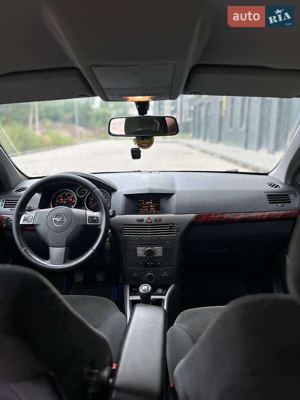 Хэтчбек Opel Astra 2004 в Ивано-Франковске