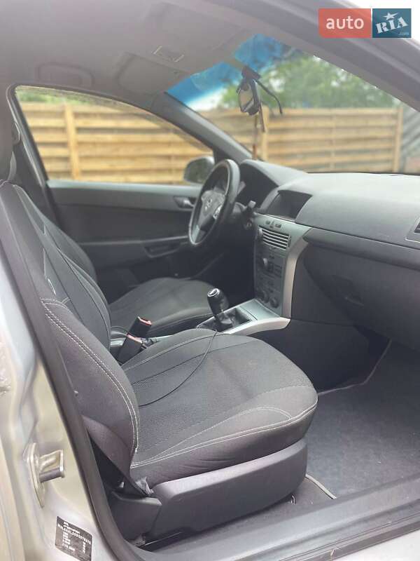 Универсал Opel Astra 2013 в Дымере