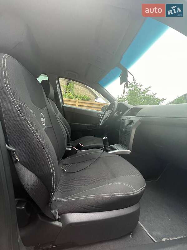 Универсал Opel Astra 2013 в Дымере