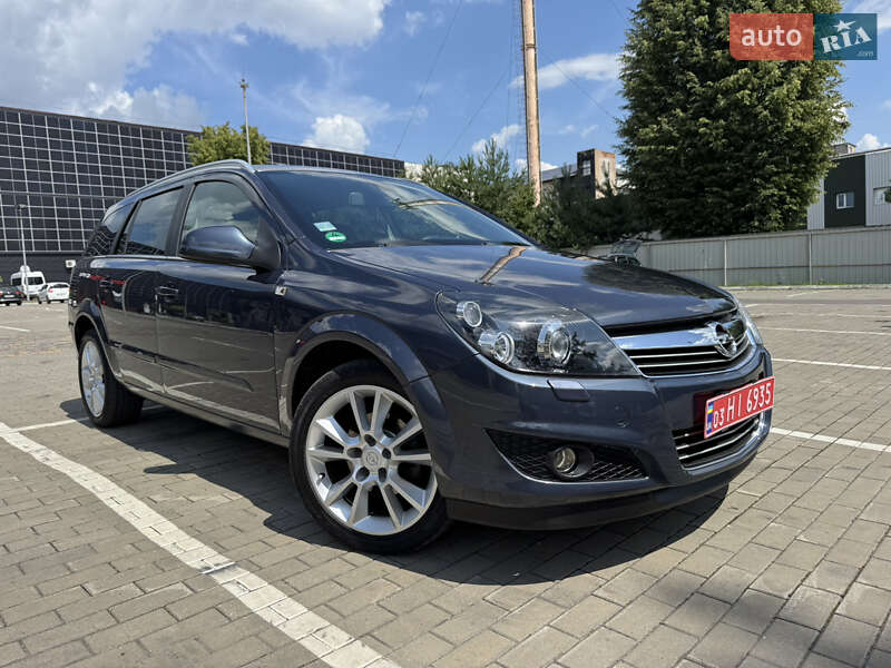 Универсал Opel Astra 2010 в Луцке