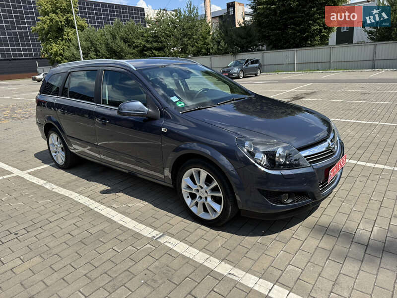 Универсал Opel Astra 2010 в Луцке
