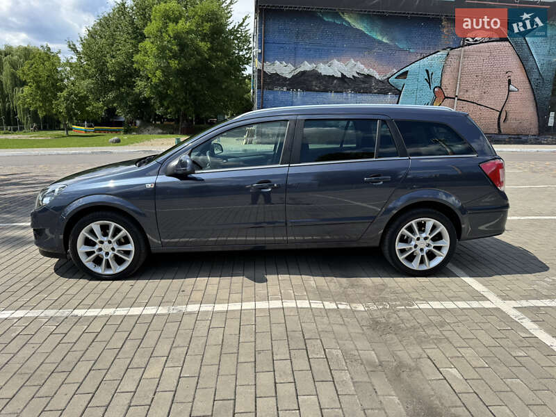 Универсал Opel Astra 2010 в Луцке