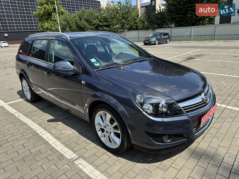 Универсал Opel Astra 2010 в Луцке