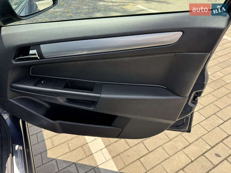 Универсал Opel Astra 2010 в Луцке