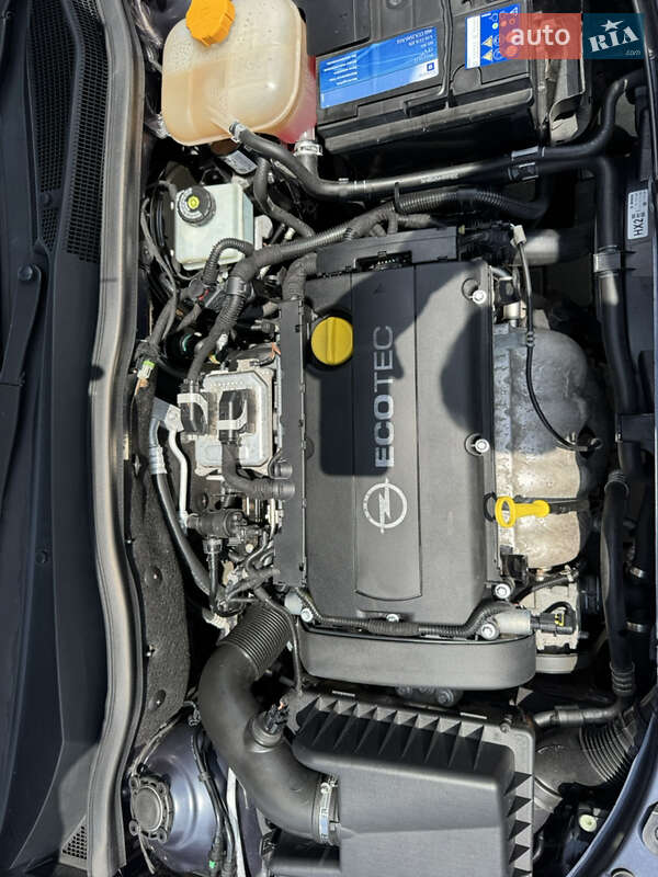 Универсал Opel Astra 2010 в Луцке