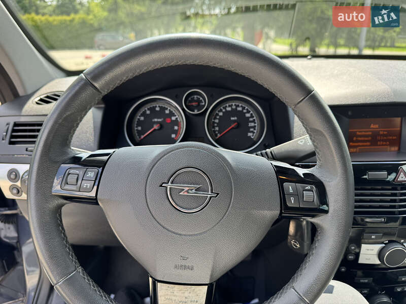 Универсал Opel Astra 2010 в Луцке