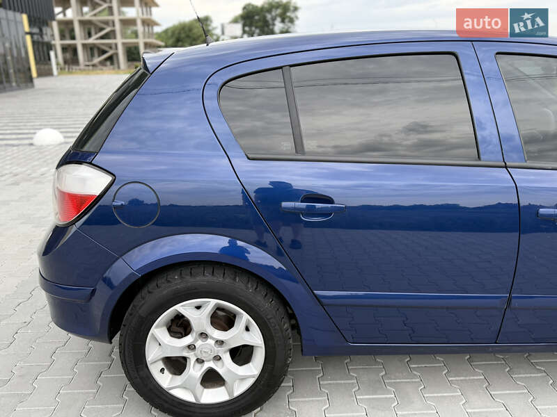 Хэтчбек Opel Astra 2006 в Черновцах