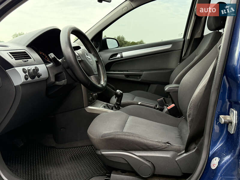 Хэтчбек Opel Astra 2006 в Черновцах