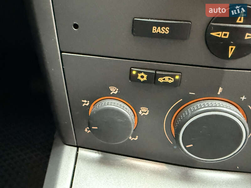 Хэтчбек Opel Astra 2006 в Черновцах